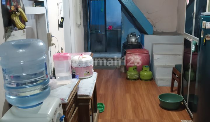 Rumah Kost 2 LT Kemayoran Murah. 2