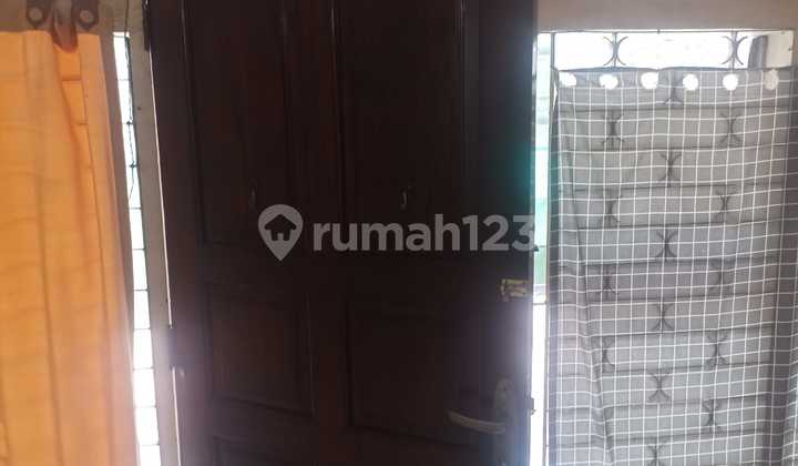 Ready to Occupancy House, Strategic Location and Car Row. 2