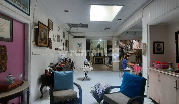 For Sale Affordable House in Tanjung Duren, Land Area 300m2, 1.5 Floors, West Jakarta