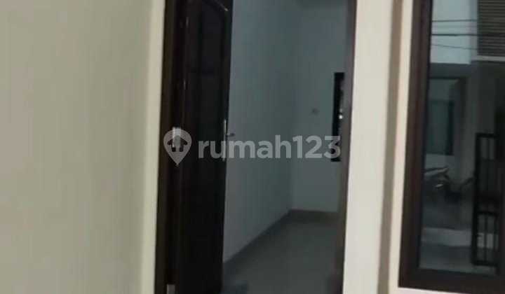Dijual Rumah Brand New, Strategis Di Tanjung Duren, 4 Kt, Lb.+/- 138m2, 3 Lantai, Akses 1 Mobil lega, Jakarta Barat 2