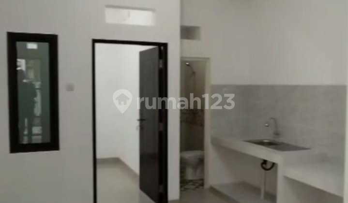 Dijual Rumah Brand New, Strategis Di Tanjung Duren, 4 Kt, Lb.+/- 138m2, 3 Lantai, Akses 1 Mobil lega, Jakarta Barat