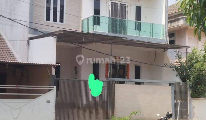 Rumah 3 Lantai Sudah Renovasi strategis depan taman asri 2