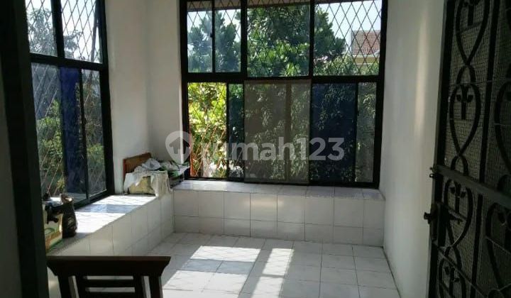 Rumah 2 lantai di Menceng , jl. Merinda strategis