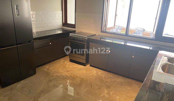 Rumah 2 Lantai Bagus di Widya Chandra, Jakarta Selatan 6
