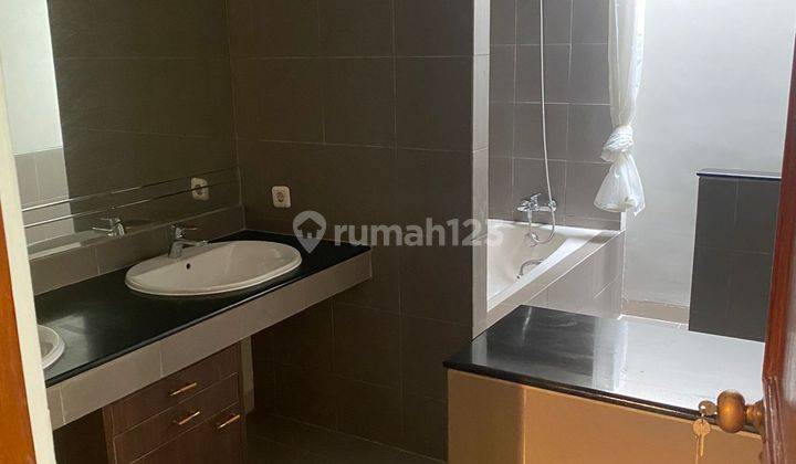Rumah 2 Lantai Bagus di Widya Chandra, Jakarta Selatan 7