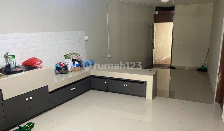 Rumah 2 Lantai Bagus di Widya Chandra, Jakarta Selatan 8
