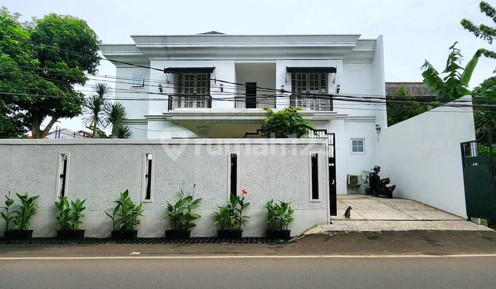 Rumah 2 Lantai Modern Classic, Strategis Siap Huni di Kebayoran Lama Utara