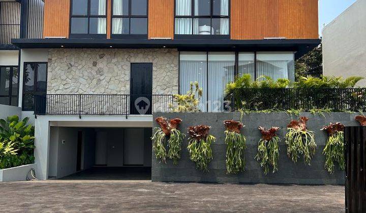 Rumah Baru 2 Lantai, Tropis Modern Dalam Town House Di Kemang 1