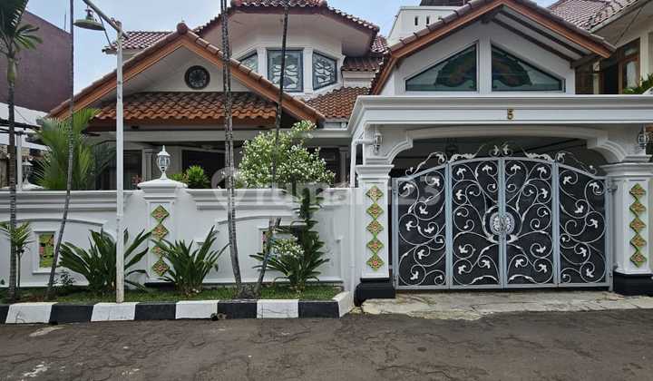 Rumah Bagus, Klasik 2 Lantai Dalam Komplek One Gate Di Pejaten Barat Rumah Bagus, Klasik 2 Lantai Dalam Komplek One Gate Di Pejaten Barat