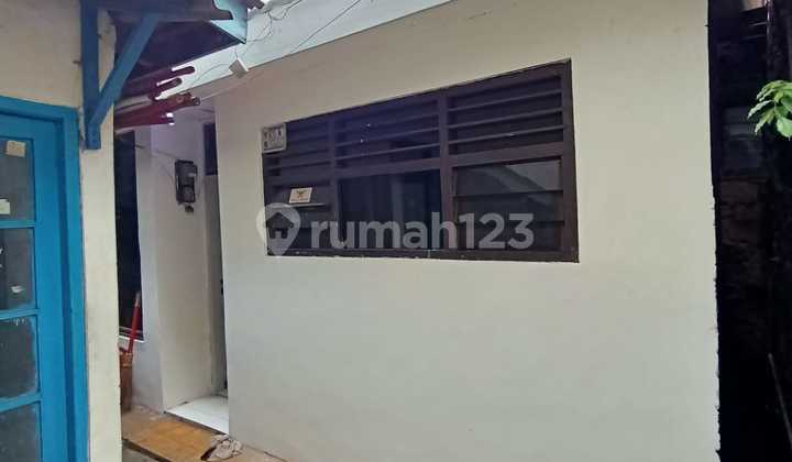 1-Story Ready-to-Occupy House with Land Calculation in North Cipete, Kebayoran Baru