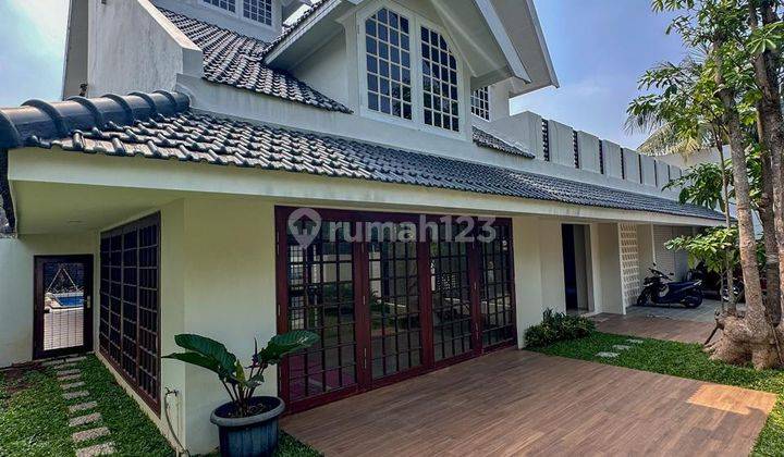 Rumah Klasik 2 Lantai Fully Furnish Di Kawasan Elite Simprug Golf 1