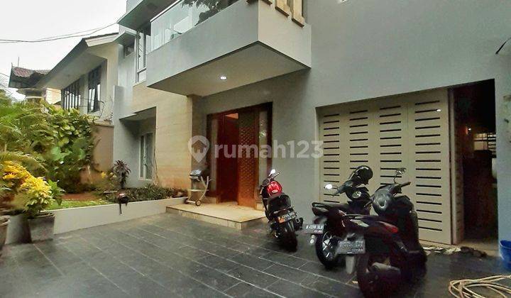 Rumah 2 Lantai Siap Huni lingkungan Tenang Dan Asri Di Pondok Indah 1