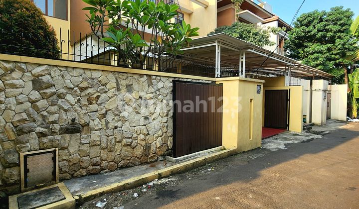 Rumah 2 Lantai Siap Huni Minimalis Modern Di Kemang Jakarta Selatan 2