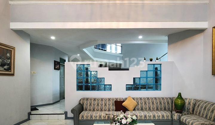 Rumah Asri, Void Tinggi, Layout Terbuka, Terawat dan Siap Huni di Kebayoran Lama 2