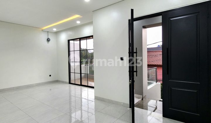 Rumah baru 3 Lantai Minimalis Modern Siap Huni di Cilandak 2