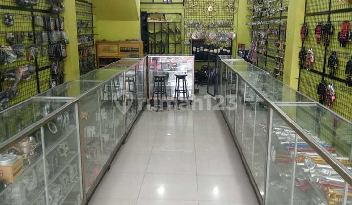 Ready-to-Occupy 3-Storey Shophouse Near Toll Gate, Take Over Available in Cibinong, Bogor 2