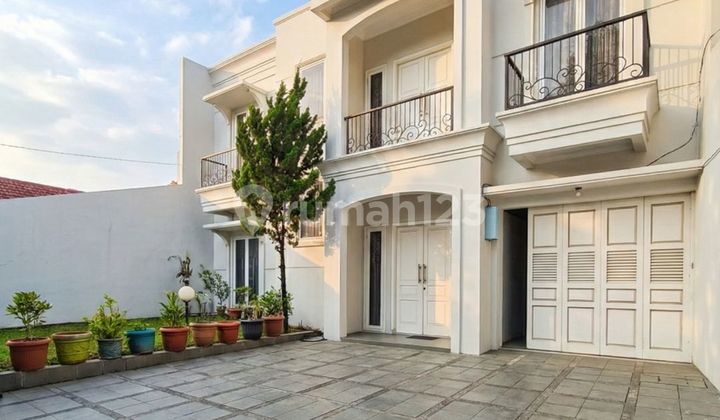 Rumah 2 Lantai Modern Classic Siap Huni di Tebet Jakarta Selatan
