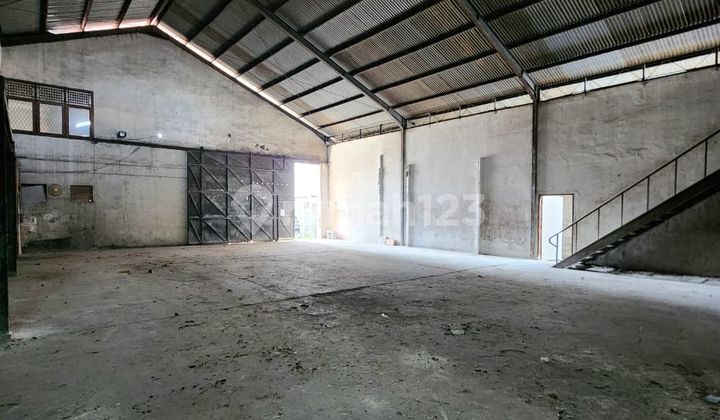 Warehouse Office & Mess 1,114 m2 on Ciputat Raya-Pondok Pinang, South Jakarta