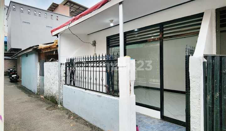 1-story, 3-unit rental house ready for occupancy on Jl Damai, Cipete Utara, Kebayoran Baru. 2