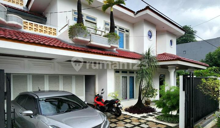 Asri House, High Ceiling, Open Layout, Well-Maintained and Ready to Occupy in Kebayoran Lama Asri House, High Ceiling, Open Layout, Well-Maintained and Ready to Occupy in Kebayoran Lama