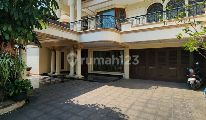 RUMAH MEWAH 2 LANTAI CLASSIC SIAP HUNI DI PONDOK INDAH