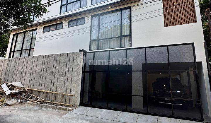 Rumah Baru Minimalis Modern 3 Lantai Semi Furnish Di Kemang ampera 1