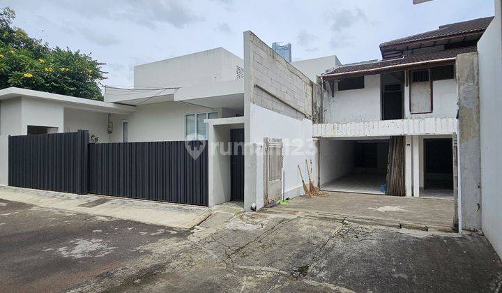 Rumah Tua 2 Lantai Di Area SCBD Dan Chandra Winata, Kebayoran Baru 1