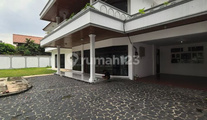 Rumah Sewa 2 Lantai Siap Halaman Luas di Kemang Timur, Kemang Jakarta