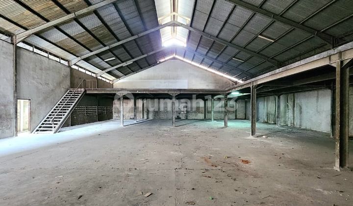 Warehouse Office & Mess 1,114 m2 on Ciputat Raya-Pondok Pinang, South Jakarta