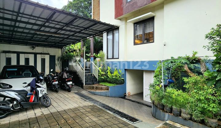 RUMAH MODERN 2 LANTAI DALAM TOWNHOUSE SIAP HUNI FURNISHED DI KEMANG AREA 2