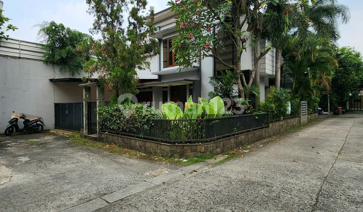 Rumah Minimalis Modern 2 Lantai Dalam Town House Di Lebak Bulus, Cilandak Rumah Minimalis Modern 2 Lantai Dalam Town House Di Lebak Bulus, Cilandak