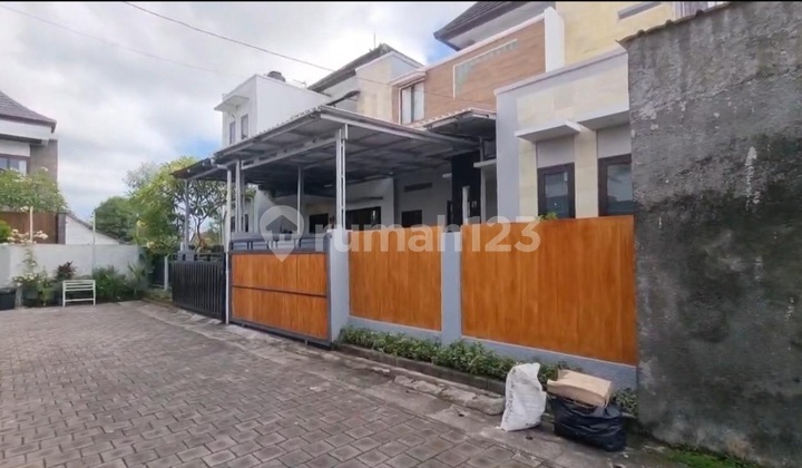Modern House With One Gate System at Taman Griya Jimbaran Modern House With One Gate System at Taman Griya Jimbaran
