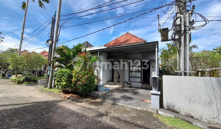 Simple House With A One Gate System In Jimbaran