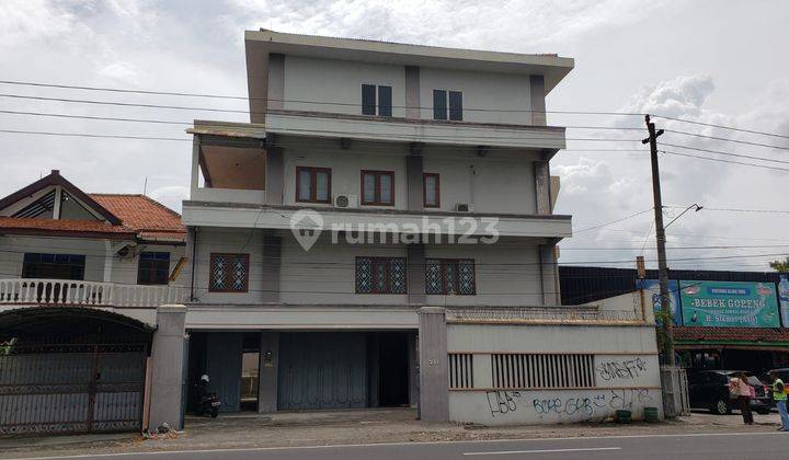 Jual ruko bangunan 3 lantai di jalan utama COLOMADU solo 1