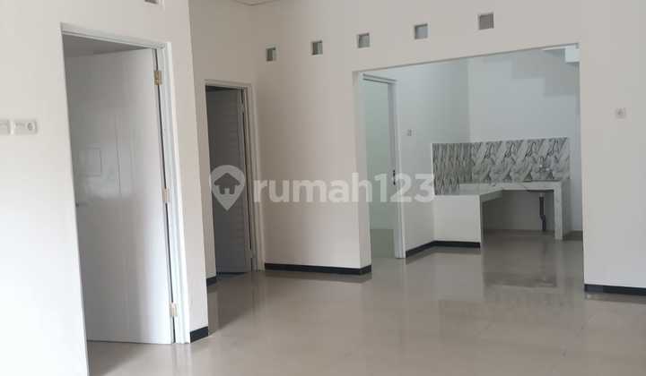 Sell Ready-to-Use Beautiful Semarang House 2
