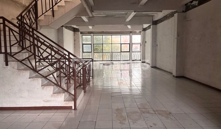 Rent 3-Story Shop House in Central Mataram City Semarang 2