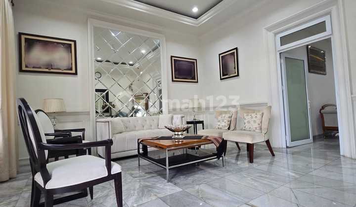 Rumah mewah dan bagus 2 lantai gaya American clasic bagus siap huni tidak banjir di Kemang. Jakarta selatan 2