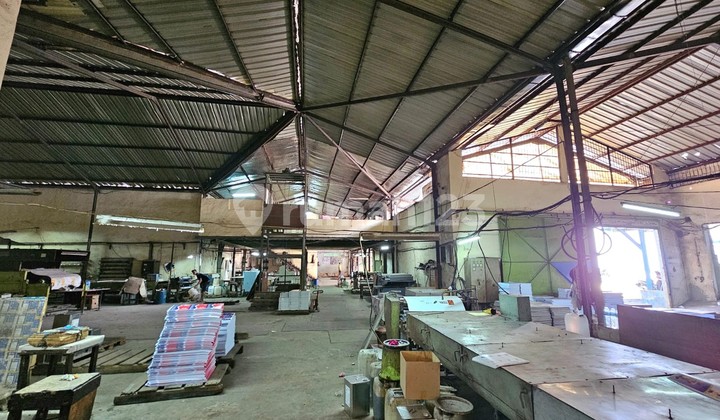 A good ready-to-use warehouse with an area of 1000 m2 and 2000 m2 in Bandengan Utara, North Jakarta. A good ready-to-use warehouse with an area of 1000 m2 and 2000 m2 in Bandengan Utara, North Jakarta.