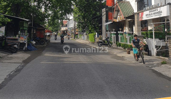 Tamah premium di Belakang tugumuda pinggir jalan raya SHM 1