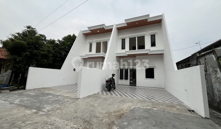 2 Rumah Siap Tanah Luas Huni Lamper Tengah Dekat Jalan Raya 1