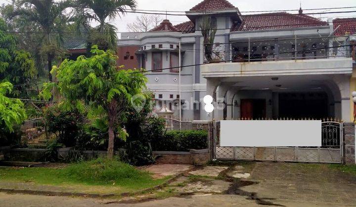 Rumah di Jalan Utama, Kemang Pratama, Bekasi  1