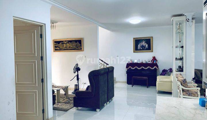 ruang keluarga rumah bagus turun harga di