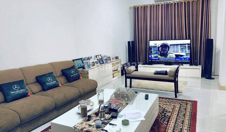 ruang keluarga rumah bagus turun harga di