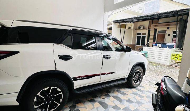 garasi/carport rumah bagus full furnished di