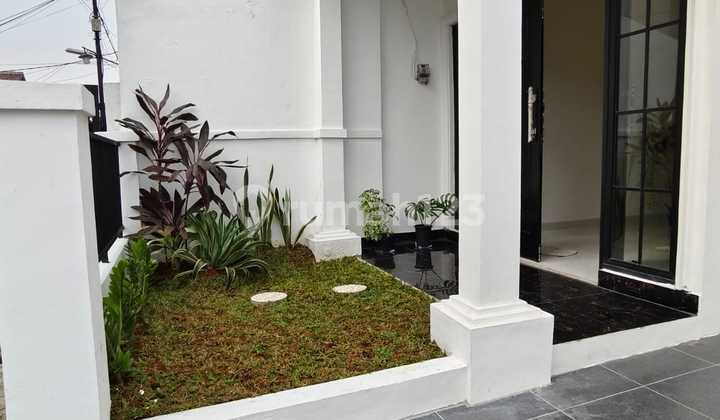Dijual Rumah Cantik Bangunan Baru di Griya Loka Bsd Tangerang Selatan 2