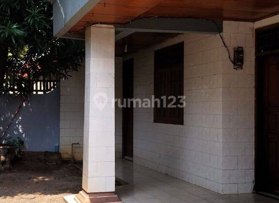 Rumah Siap Huni Banyak Kamar Strategis di Tanjung Duren Selatan 2