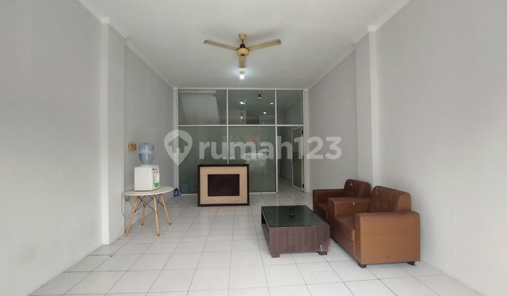 Ruko siap pakai dijual cepat di jalan utama cideng barat