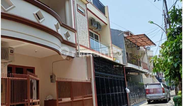 Rumah 2 lantai dijual di jalan menteng tanjung duren harga 2 M an 2