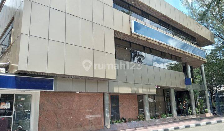 Gedung 3 Lantai Ex Bank Mandiri Lokasi Strategis di Green Ville 1