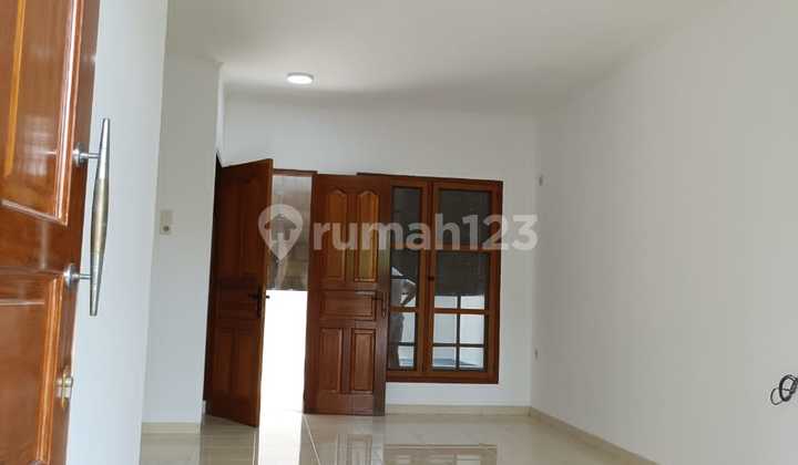 Rumah 2 lantai dijual di jalan menteng tanjung duren harga 2 M an 1